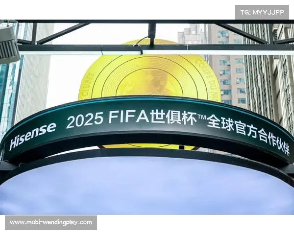 2025世俱杯奖杯中国首秀,解放碑广场震撼开启全球足球盛事 2025世俱杯奖杯中国首秀,解放碑广场震撼开启全球足球盛事